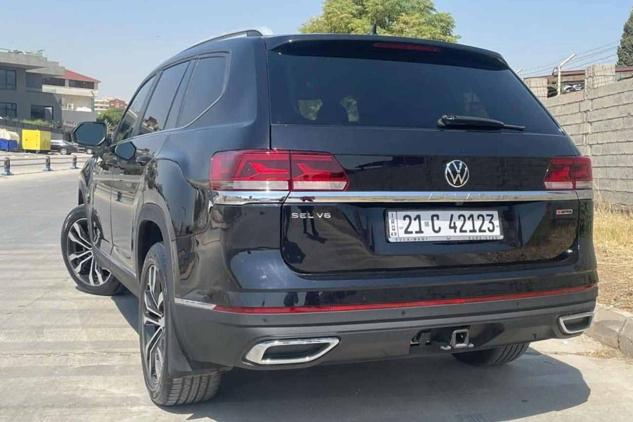 ڤولكسواگن أطلس 2021 SEL V6  فئه عالية ثلاثة صف مقاعد، سعر ٢٧٥💰
رقم سليمانية، هزة وسنوية جديدة وبإسمي، كاميره دوارة، مراية كهرباء، رادار شارع، سقف بانوراما، صندوق كهربائي، حساس امامي و خلفي، كشن تدفئة، بريك بصمة، كشن مساج، شاشة كار بلي، كشن كهربائي، ميموري خزن، لايت زنون، لد ثمانية ايرباك، فور ويل، وضعيات قيادة، مقاعد Vip, گير محرك مكفولات ع وضع الشركة، بچم و خلفي كبس، جام مضلل،  تبريد ثلج، والتبريد الخلفي منفصل.. 
السيارة حيل جديدة و نظيفة، دبابة صارلها سنة ونص عندي وما اخليلها بس بانزين عادي، بيها قطع مصبوغة مال شخوط وطخات بسيطة، حادثها چاملغ خلفي جهة السائق بي معجون، وبعد بيها هواي مواصفات،  السيارة مال جناي حظ وبخت شاهد الله، اريد ابيع لكوني بحاجة مبلغ وبحاجة لشراء سيارة بودي مال شغل. 

*********** للاستفسار،  ورقم الشاصي مرفق للي يريد يتأكد من حادث السيارة على الگوگل💐 تحياتي للجميع
