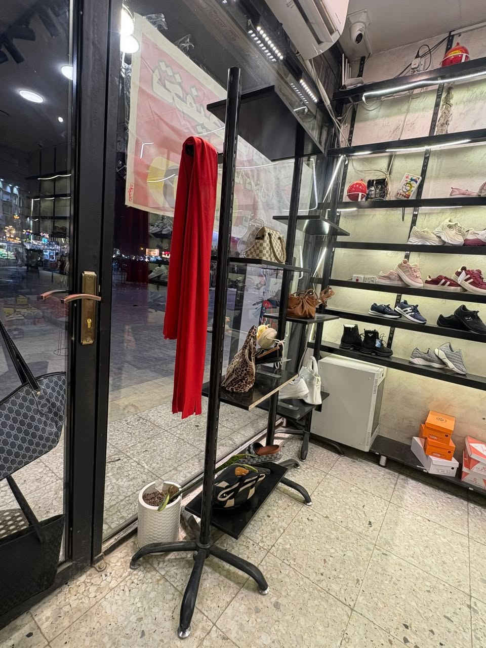 سلام عليكم
اكو رفوف للبيع مستعجل عليهن هنة والاضائه مالتهن لد كامل انطي ويه الرفوف 
وقاطع خشب كامل 
الي يريدهن يدخل خاص وبخدمته مكان بغداد الدورة الصحة


**إذا كنت صاحب هذا الإعلان وتريد حذفه لأي سبب، رجاءا أرسل رسالة إلى الدعم الفني**