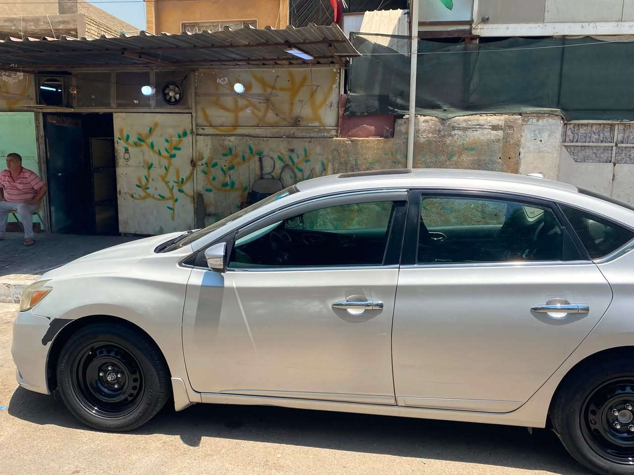 سلام عليكم سنترا 2018 وارد 
حادثها جاملغ امامي ايمن بارد خفيف 
وجاملغ ايسر تبديل وباب السايق مصبوغ 
والبنيد مبدل 
والبنيد وباب السايق جارد 
عندي سونار موجود 
قطعتين تبديل وقطعه صبغ فقط 
سياره فول الفول بصمه فتحه تحكمات كرسي السايق كهرباء 
تدفئه وتبريد بل كشنات 
وكلشي موضح بلصور 
تخم تاير ويل جديد والصدر مبدل دبلات امامي خلفي فقط 
كير محرك تبريد … تمام 
السياره بسمي والسنويه صاقطه اني اتحملهه 
عارضهه 102 وبيهه مجال 
مكاني بغداد شارع فلسطين 
***********
