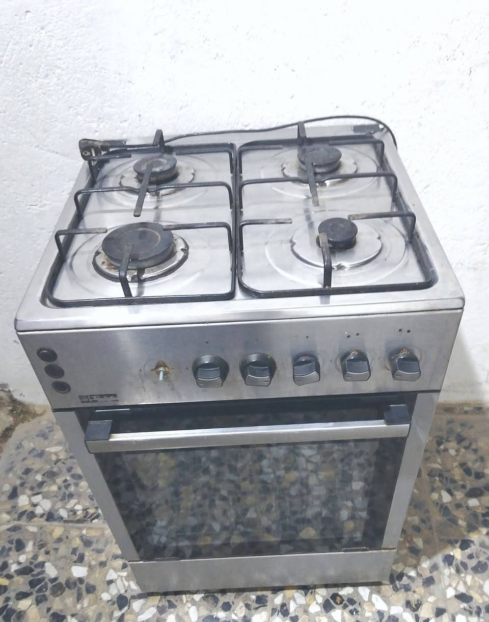 طباخ للبيع ٤ عيون نضيف استعمال قليل كامل مع الفرن 
العنوان كربلاء حي الأمن الداخلي قرب مطعم الدله
***********
