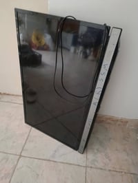 تلفزيون عدد/٢ للبيع واحد بحجم ٣٢ توشيبا عطل مأخذ DHM ، والثاني صغير ما...