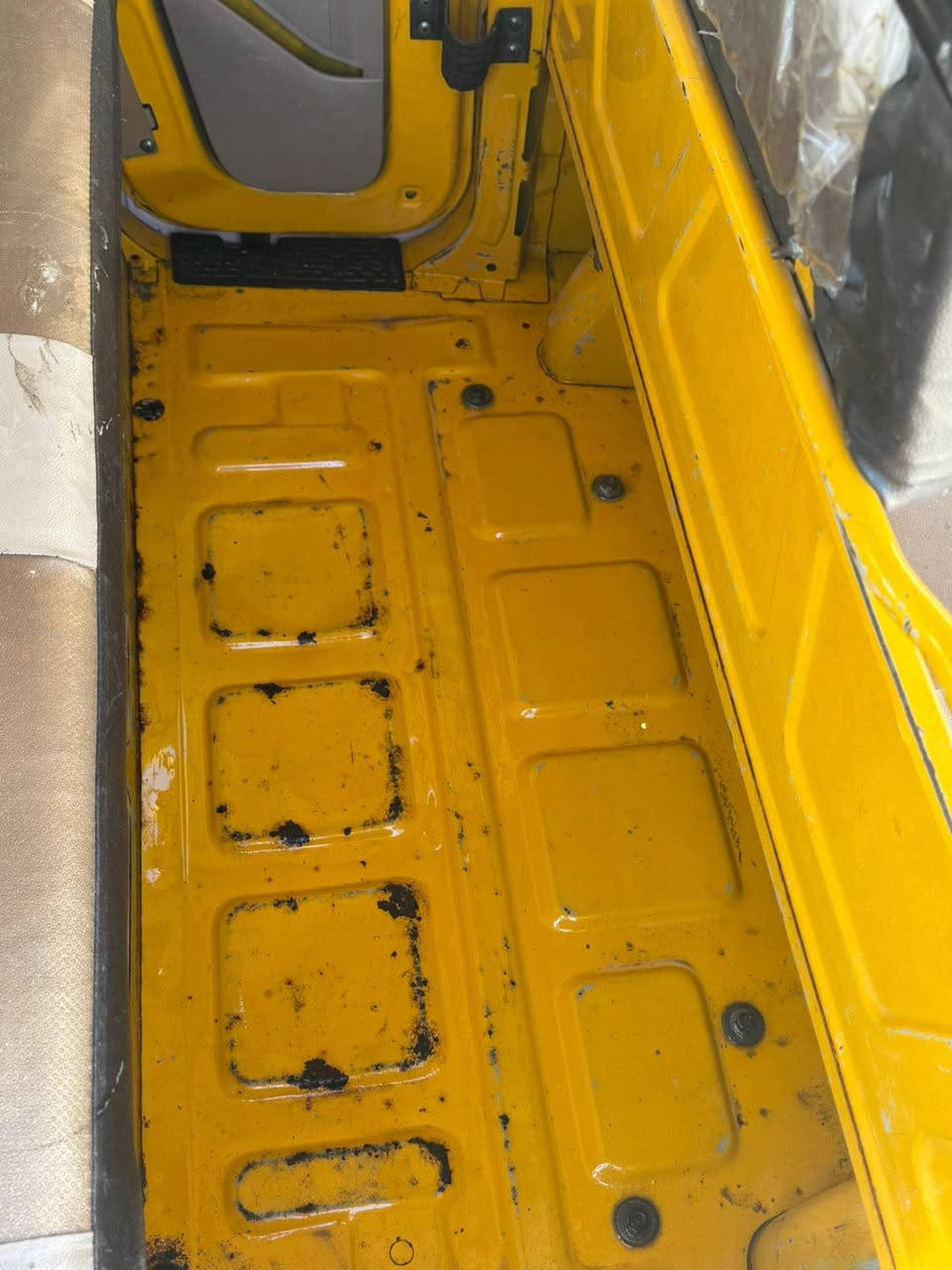 سلام عليكم تكتك موديل 21 تكتك جاهزه بيها دوس معمره ومجفته بوشه وبستم فقط كلجات جديده تخم تاير جديد ودوشمه ومسجل رقم وسنويه بسمي ب 7ونص وبيها مجال العنوان بغداد حي اور سبع قصور - ***********
