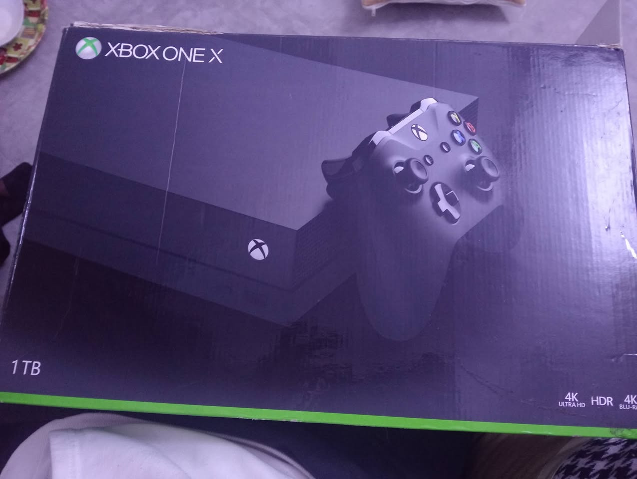 سلام عليكم اخوان متاح جهاز XBOX ONE X جديد ونضيف بالكارتونة الجهاز 1000 كيكا  ومابية اي  ضرر الدقة 4K ULTRA HD   كامل ملحقات وويا يدتين الأصلية مالتة وجوستك كيم سير وردية ملاحضة بسيطة اليدة البيضة بيهة درفت باليمين بي كلش خفيف شعرة والLB ميشتغل والوردية شغالة وجديدة بس بدون واير  ❤️ السعر 200❤️رقمي *********** متاح واتساب ومازنجر مكاني البلديات
