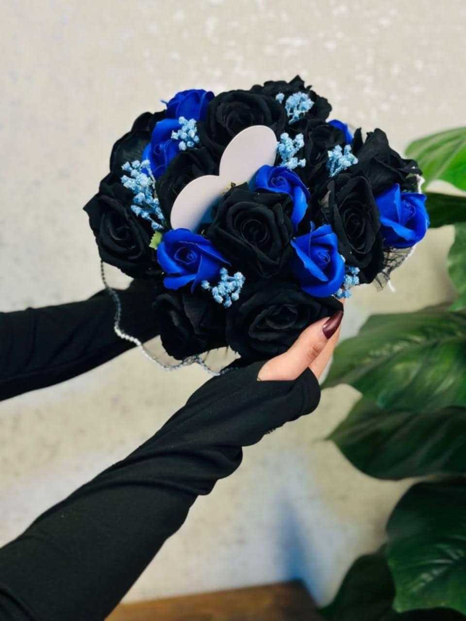 من قال إن الورد لازم يكون أحمر؟ 🤔
بوكيه 'الفخامة الملكية' متوفر الآن لعشاق التميز والقطع اللي تخطف الأنظار. منشن الشخص اللي ودك يهديك هالجمال بمناسبة الفلانتاين! 👇

الحب ليس دائماً باللون الأحمر.. أحياناً يكون بعمق الأسود، بهيبة الملوك، وبسحر لا ينتهي. 🖤💙
في عيد الحب، اخترنا أن نكون مختلفين، لأن حبكم لا يشبهه أحد.

لأنكِ نادر.. تليق بكِ الألوان النادرة. 🌌✨
مع كارت عبر بهدية تحچي عنك 💌

سعر البوكي ٢٢ الف
🚘يوجد خدمة توصيل لجميع محافظات العراق ٤ الاف🚘


**إذا كنت صاحب هذا الإعلان وتريد حذفه لأي سبب، رجاءا أرسل رسالة إلى الدعم الفني**