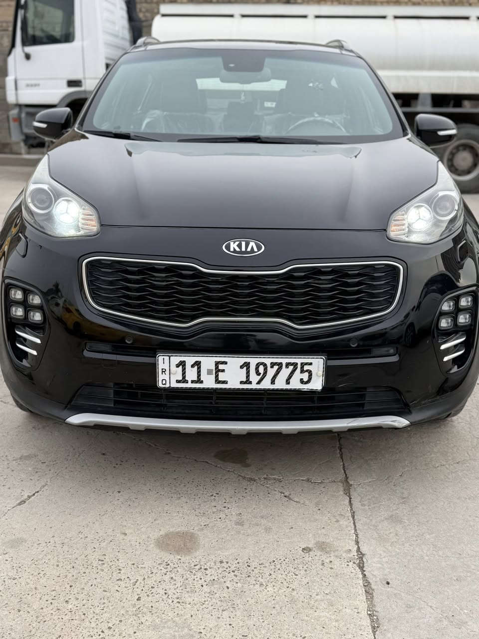 السلام عليكم
كيا سبورتج خليجية فئة جيتي لاين موديل 2018  

مكفوله من الصبغ فقط بارد 

كير مكينه مكفولات 

المواصفات

سقف بانوراما بالكامل

ايرباكات عدد 8

تشغيل بصمه

بصمات ابواب امامية

هاند بريك بصمه

ترحيب عند الاقتراب من العجله

جنطه كهرباء + بصمه + فتح ذكي( تفتح تلقائياً عند الاقتراب)

حساسات اماميه خلفيه

نقاط عمياء

اشاير بالمري

مري شفط كهرباء

مراية سايق اوتو دم تضليل ليلي عند الانعكاس

نظام ماسحات اوتو +بالاضافه لماسحه خلفيه

داخل جلد قرميدي بلادي

كشنات جلد

 اربع كشنات تدفئه (خلفي امامي)

كشنات اماميه تبريد

تحكم كشنات  اماميه كهرباء ( سايق + صدر )

نظام تدفئه تبريد منعزل ( مناخين )

تبريد خلفي امامي

بك لايت لد

الاناره الاماميه فوول زنون بلادي وليس عمل

زراك لايت امامي

دوسات بلاديه 

تطعيم نيكل بلادي

نظام دفع فور ويل

انظمة قياده (اعتيادي / اقتصادي / سبورت )

شفتات كير بالستيرن ( نظام رياضي )

نظام منحدرات

نظام اوتو هولد

نظام شحن الموبايل السريع

نظام ستريو معروف ماركة JBL

فوول تحكم ستيرن

 وماشية فقط ٨٥  / محرك 2400

  مكان السيارة بغداد الغدير

السعر المطلوب ١٩٧ ورقة وبيه مجال بسيط

للتواصل ***********
