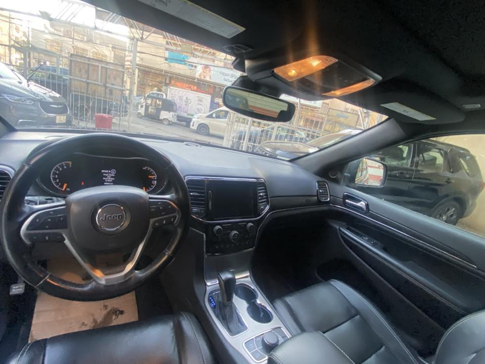 جيب موديل 2021
سيارة كلش حلوة وراقية 
السيارة بيها جاملغ خلفي متأذي حادثها امريكا 
السيارة فول فتحة بانوراما تحكمات كشنات جلد كشن كهرباء علماً السيارة غير مرقم سعرها 260ورقة عنوان بغداد المشتل شارع الجامع ***********
