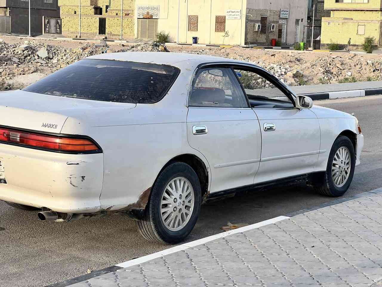 السلام عليكم للبيع مارك نفخ موديل ١٩٩٣ بيها كص جنطه برانكيت بلكارتون غرفه جديده كهربائيات كلها شغاله تخم تاير تبريد شغال شرط مكينه وكير في في تي فيشه وحده بيها ربل دخن بس إذا بارده رقم بصره راعيها موجود شرط التحويل وعندي وكاله عامه ام الباركود مصفرها غرامات قبل شهر  السعر ٣٥ وبيها مجال للشراي عنوان الزبير حي الشهداء ***********

