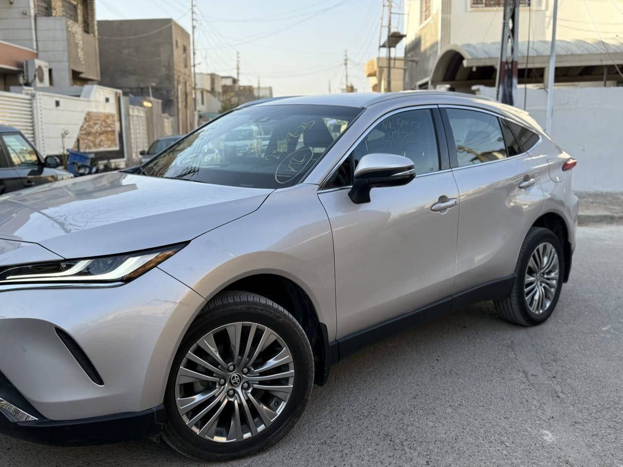 السلام عليكم تويوتا فينزا 2024 
XLE فول عده الفتحه 
السياره دبل جام عزل عن الشارع تام 
السياره جلد تدفئه تبريد مقاعد 
شاشه وسماعه JBL
حساسه ورادار 360 درجة 
مرايات جانبيه شفط 
السياره مرقم وجهازه باسمي 
مكفوله من الصبغ والبارد بسها بس الشخط الي مبين بالصوره 
السعر 24.500$ 
للاستفسار: ***********
