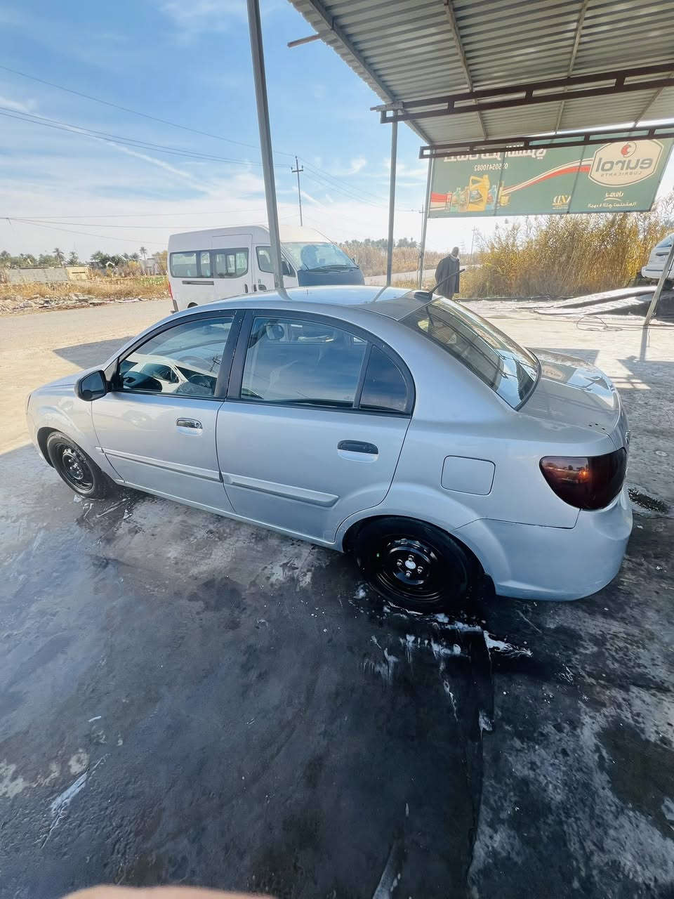 سلام عليكم للبيع ريو موديل 2010امريكي ليبل واحد بدون تبديل اي قطعة بيها صبغ اربع قطع  سياره حلوه وصفاحها تخبل للعلم السياره بدون جراد فقط البنيد تكم قماره صندوك ذني قطره جراد مابيهن مكينه ١٦٠٠ كير اوتماتيك تبريد ثلج كهربائيات جاهزه شاشه كامره دواره حساس  تحكمات ستيرن بيها نضام ايبي اس نضام بريك رقم جديد هزه جديده جامه جديده باسمنا السعر 78 مكاني بغداد اليوسفيه رقمي ***********
