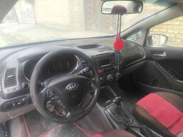 السلام عليكم 
كيا فورتي موديل 2015 وارد امريكي 
سيارة جاهزة من كل النواحي
محرك و كير خير من الله 
صدر جديد تخم تاير جديد 
مواصفاتها تحكم استيرن جهتين 
شاشة و كامرة 
قيادة ثلاث وضعيات 
و باقي المواصفات المعروفة 
رقم بغداد بسمي شرط التحويل 
مكان السيارة بغداد ابو دشير
السعر (100ورقة) يعني شدة و بيها مجال قليل للشراي
تفاصيل اكثر الاتصال على الرقم التالي 
***********
