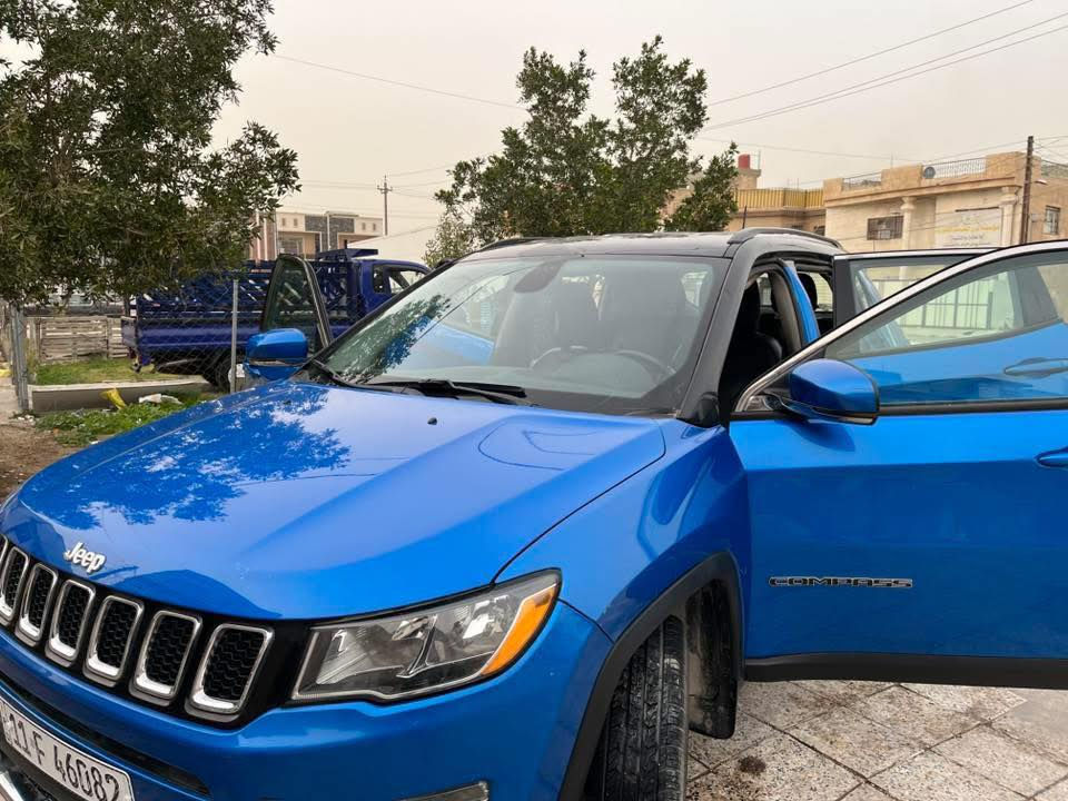 السلام عليكم للبيع جيب كومباس موديل 2020 مكينه 2.4 كير  9 نمر  بجم كبس ماشيه 52261 ميل سياره جاهزه من كلشي و بأسمي حادثها بابتين من جهه السايق و شويه من الدوسه السعر 135 مكاني بغداد حي الجهاد رقمي ***********
