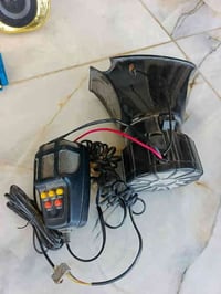 يوجد سماعات 2و فلاش و بوق هوة والمايكرفون مثل ما موظح بل صورة السعر 35...