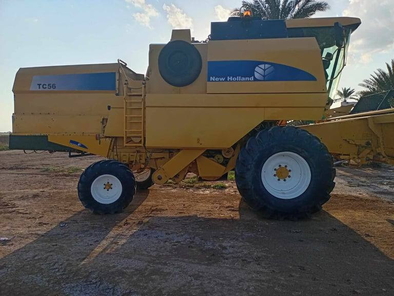 حاصدة لبيع موديل 2000  مكينة منفيز مشتغلة موسمين  مكينة مكفولة طبلة 15   السعر 68  مكان واسط عزيزية الستفسار التصال على رقم ***********
