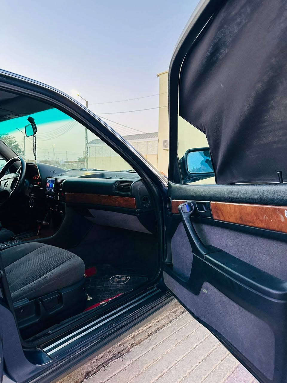 للبيع موديل 1991 سيارة نضيفة و جاهزة
كير مكينه تبريد شرط تخم تاير.. رقم بغداد انكليزي باسمي. مداور ثاني يوم 
ضررها فقط باب الصدر بي بارد فقط
السعر 60 وبيه مجال للشراي..
مكان السماوة اعتذر عن الأقساط


**إذا كنت صاحب هذا الإعلان وتريد حذفه لأي سبب، رجاءا أرسل رسالة إلى الدعم الفني**