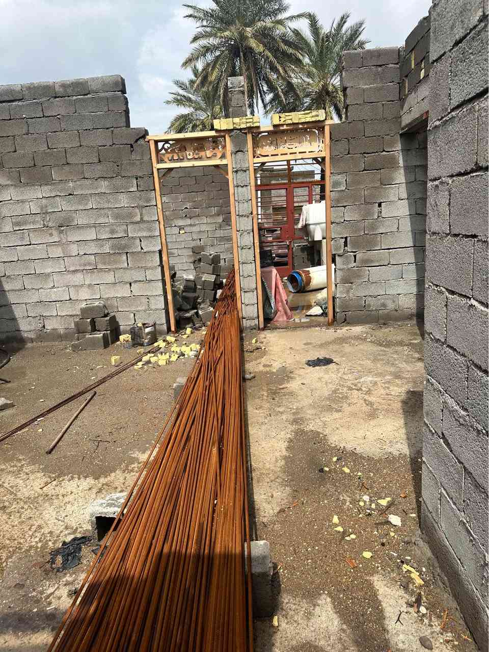 بيت هيكل عنوان بغداد شهداءالبياع قرب سوق رضا خدمات ماءكهرباء مجاري كلشي يمك  البيع انقد وقسط مساحه 232متر واجه8 ونزال 30 صاله 4x6مطبخ 5x5 وغرفتين نوم 5x5حمام 2x2وكراج مع حديقه اي ستفسار تصال ‭ ‭٠٧٨٢ ٨٧٧ ٨٧٣٨‬ بغداد, العراق
