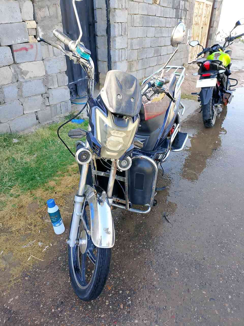 سلام عليكم درجه شحن موديل 2022 بطريات جدد حساس جديد عقل جديد بس كشن تعبان درجه فول سعر450وبيه مجال***********
