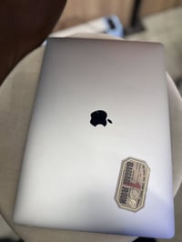 Mac book pro 2019 I9 تج بار رام 32  هارد 1t كيبورد عربي إنكليزي  حجم 1...