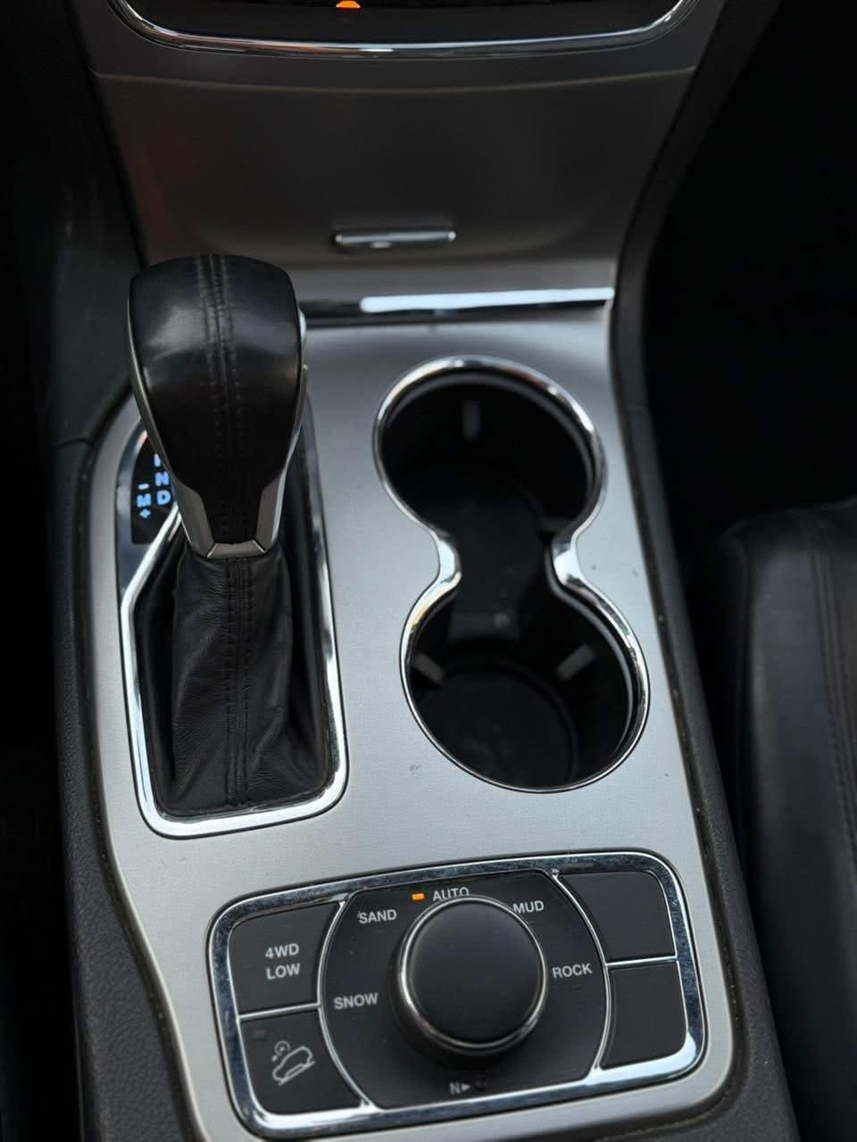 جيب كراند شيروكي خليجي limited plus

جيب كراند شيروكي خليجي limited plus

 وكالة ليث العبيدي رقم بغداد الدولي باسمي 

الموديل : 2018 

عداد المسافه : 84 الف mill

حجم المحرك : 6 سلندر 

السياره خليجيه كفاله عدا شبر صبغ فوق باب خلف سائق .. كير ومكينه مكفول 

تايرات جدد شادلها تخم 

المواصفات ..

بصمة تشغيل وابواب تشغيل عن بعد 

3 شاشات .. بانوراما سقف 

داخل مقاعد جلد تحكم كهرباء تدفئه تبريد 

حساس امامي وخلفي ونظام تحذير اصطدام 

سستم سماعات 10مع مكبر صوت دمام 

تبريد قطعتين وايضا كشن خلفي بي هيتر 

مري قلاب عنده الرجوع وايضا شفط كهربائي 

صندوق كهرباء فتح وغلق 

كشن حظن مع ذاكره خزن ميموري

نظام اوتو ديم تعتيم مرايه  

ويل كب حجم 20 انج  

شاشه نظام اندرويد و اوتو وابل كار بلي 

رادار توقف خلفي مانع تصادم

اناره زنون مع زراك لايت 

السياره بحالة الوكالة جدا جديده 

السعر 260 ورقه 

للاستفسار الاتصال  
*********** 

كربلاء / حي العباس
