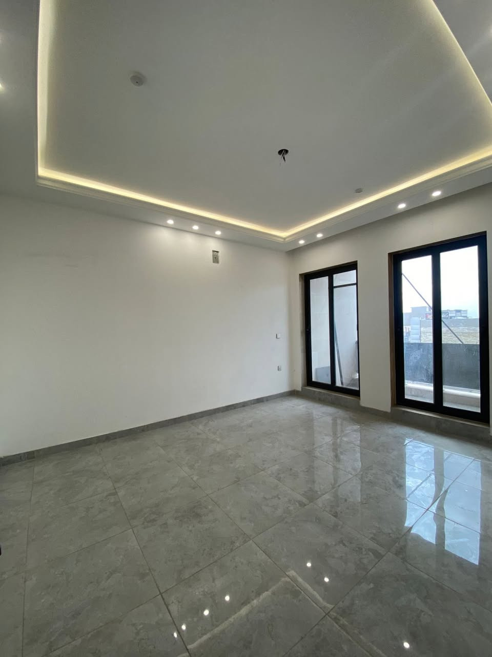 🔥للايجار في السيدية شقة طابق اول ايجار 900زيرووو
نضام مصعد🛗

مجهزة بكاونتر تحتوي على👇🏻

غرفتين صالة مطبخ خدمات حولي بالكاونة والموقع مميز جدا وزيرو

غير هذا توجد عروض كثيرة🔥

للاستفسار والتواصل  

*********** العقاري زين العابدين الشمري
