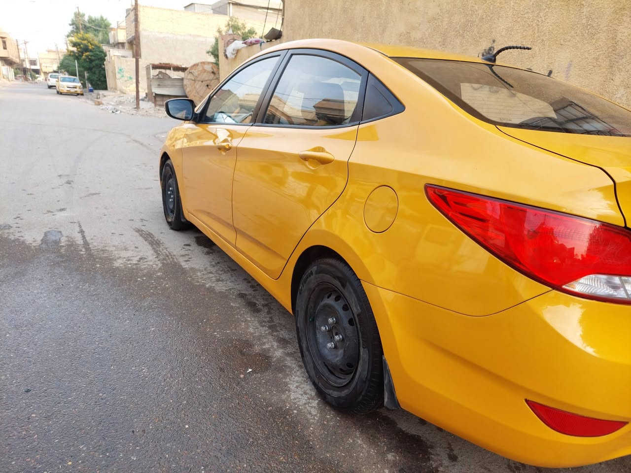 السلام عليكم اكسنت موديل 2016 اجرة للبيع مكينة وكير وتبريد واطارات وبطارية في حالة جيدة  حجم المكينة1400 مابيها اي  دوانز مصبوغة عام للجمالية مبدل جاملغ امامي جهة السايق 
السعر78 وبي مجال بسيط للاستفسار على الرقم  
*********** ومتواجد على النت
