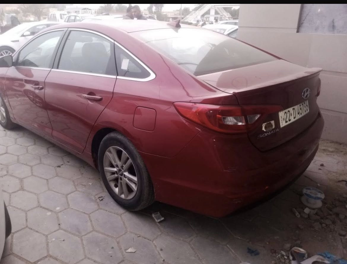 السلام عليكم 
سوناتا موديل ٢٠١٥وارد امريكي
جاملغ خلفي صبغ وشوية من جاملغ الأمامي 
رقم وسنوية جدد رقم اربيل سونار ويا صور 
العنوان بغداد السعر ١١٧وبين مجال 
رقم موبايل ***********
