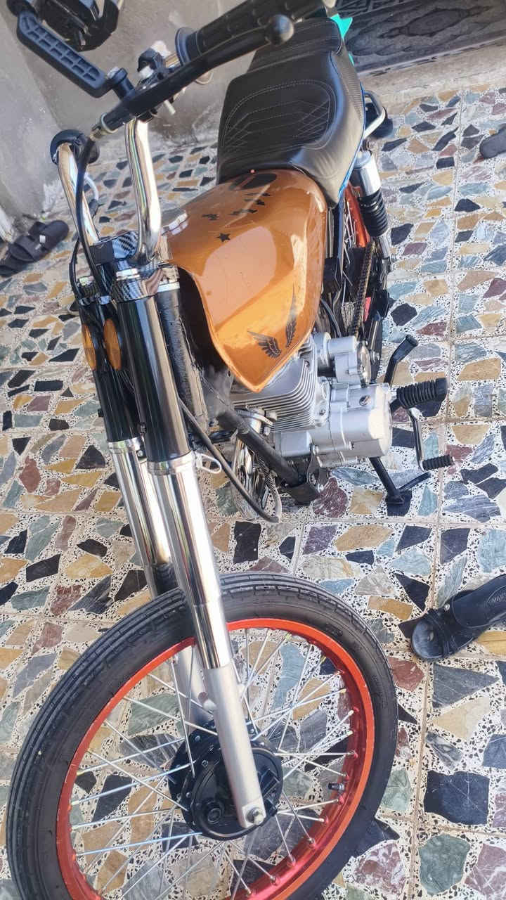 دراجه ايراني اصولي شاصيMKZوياله فافون بلاد مامصبوغات مكينه اينيرجي 200cc شلعه ومعدل ما ناقصهه شي تعمير جديد السعر 1050 للتواصل ***********
