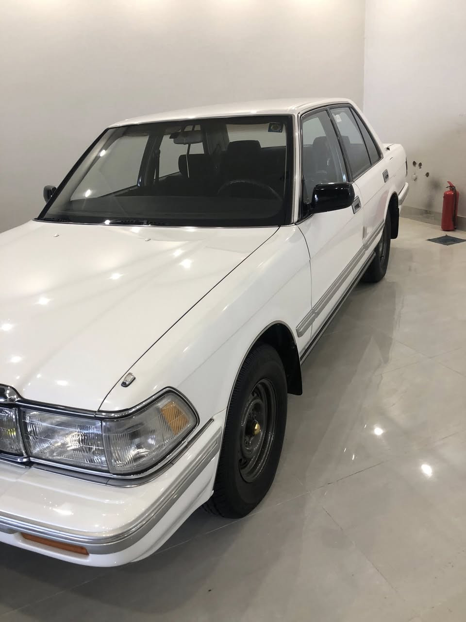 سوبر صالون موديل1990 رقم نينوى دولي ماشية130 الف كيلو على وضع الشركة اخت الزيرو وكما موضح بالصور والفديو السعر175$ وبيها مجال بسيط مكان السيارة اربيل الاتصال بالرقم***********/والف هلا بالرغابة❤️❤️
