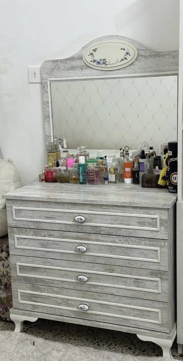 غرفه نوم تركي درجه اولى مستعمله لكن بحاله الجديده للبيع المكان بغداد الكرخ السعر ٦٠٠ الف دينار 
***********
