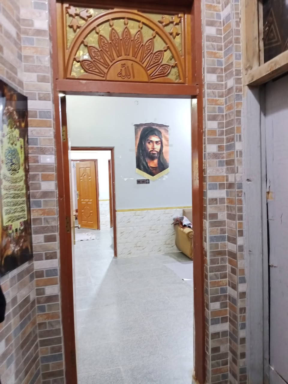 سلام عليكم بيت للبيع مساحه 200 متر يحتوي على غرفتين وصاله صحيات 2 رابع بيت عن الشارع العام ومحل 8 أمتار السعر 75 وبي مجال شارع تبليط 12 متر العنوان الناصريه فوق من الأسكان الصناعي عمود 46 شارع ال صحن للأستفسار على الرقم ***********
