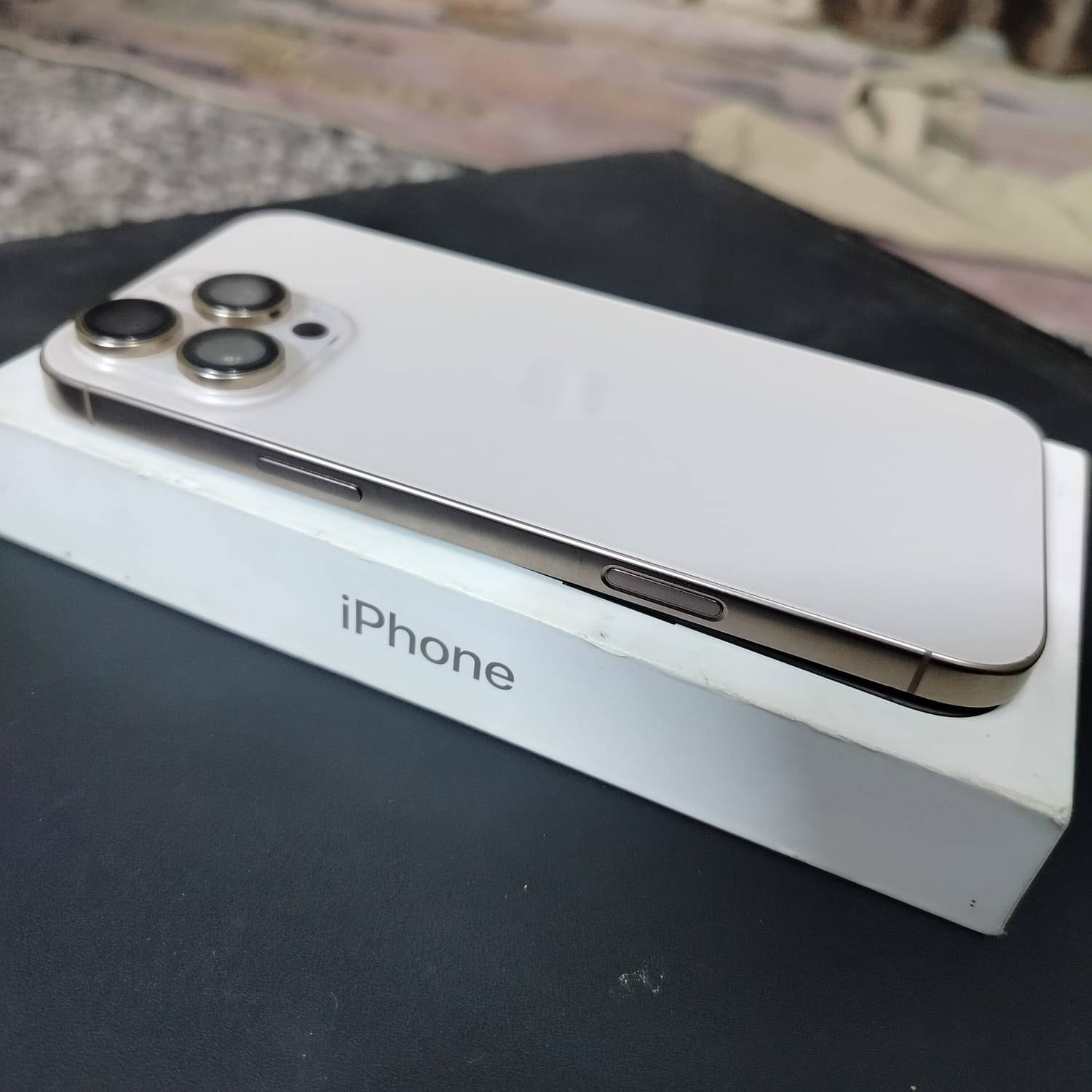 يالله السلام عليكم ورحمة الله 
آي فون 16 برو ماكس عربي شرق اوسط 
مكفول الجهاز من الشخط 
بطارية ٩٥ عدد دورات الشحن 277
بعدة داخل الضمان سعر الجهاز ١٤٠٠ وبي مجال بصيط مكاني بغداد الحسينية مال راشدية***********
