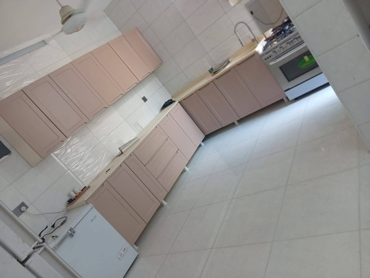 • للبيع دار سـكـــــــــني  .. ترميم حديث درجة اولئ

📍(العنوان)
     (بغداد . الدورة . منطقة  ابودشير ♥️)
     (مربع  مدارس الفيالق . / عرض الشارع 10م)
     (موقع ممتاز وكافة  الخدمات متوفرة)

✅ تفاصيل : العقار
• المساحة الكلية :  100م
• الأبعاد : الواجهة  5م    |   النزال  20م
• طابق ونصف
• نوع الملكية  : طـــــــــــابو  ملك  صـــــــــــرف

✨ الطابق الأول
• مدخلين منفصلين  (خصوصيّة تامة)
• صالة ضيوف (بمساحة مريحة)
• مطبخ بنظام (حار/بارد)
• مناور  (لضمان التهوية والإضاءة الطبيعية)
• مجموع صحيات عدد (2)
• غرف النوم عدد (1)

✨ الطابق الثاني
• غرف النوم عدد (2)
• بيتونة
•سطح للاستفسار الاتصال على الرقم 
***********
