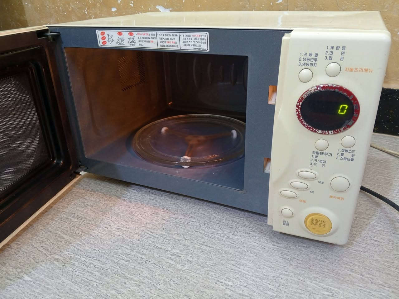 مايكرويف باله نوعيه LG شرط الشغل حجم 23 لتر السعر 50 الف مكان البصرة المطيحه فرع مناوي


**إذا كنت صاحب هذا الإعلان وتريد حذفه لأي سبب، رجاءا أرسل رسالة إلى الدعم الفني**