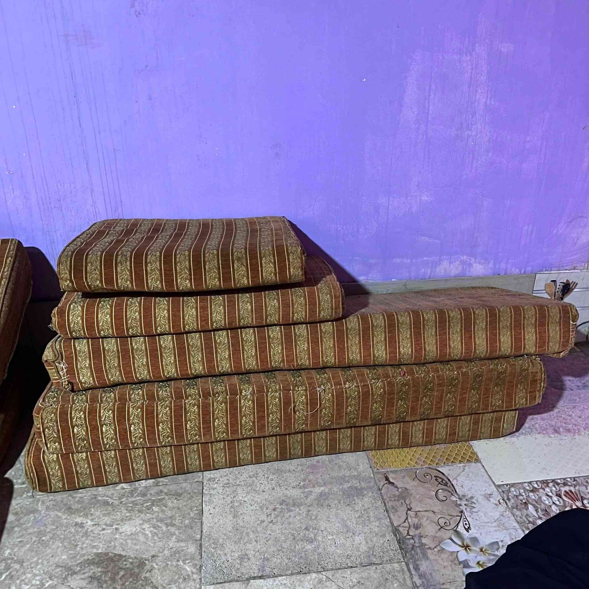 سلام عليكم كعده عربيه للبيع سعر200 وبيه مجال مستعجل عليهن البصره شط العرب الجزيره ***********
