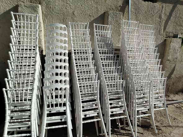 السلام عليكم كراسي للبيع النظافه 90% التواصل على الواتساب لا على الخط***********
