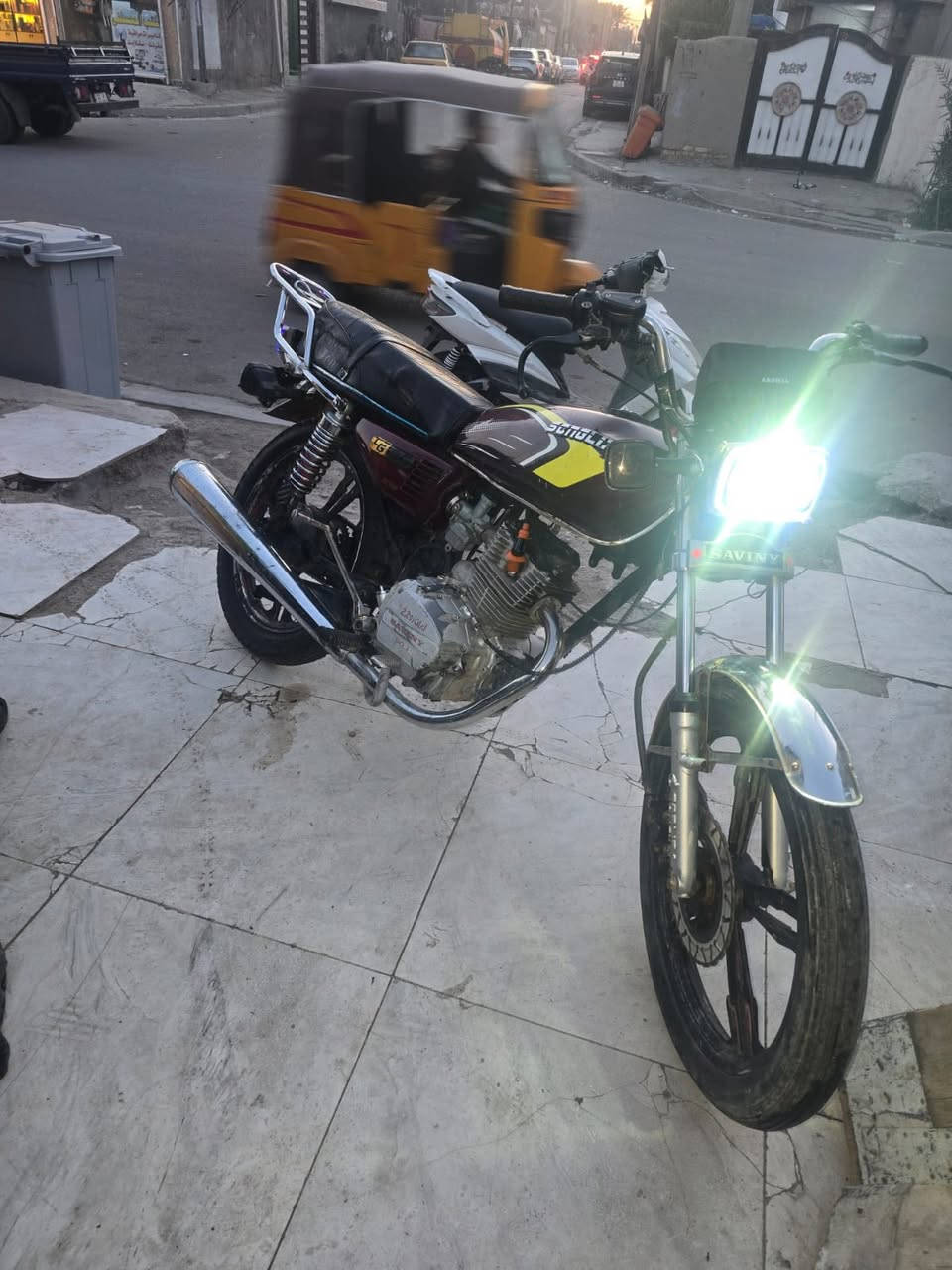 السلام عليكم سيفان ٥ كير للبيع
(٢٠٢٠) 

مابيه اي نقص نكره سلف دراجه نضيفه كهربائيات كلها شغاله العنوان بغداد الشعب الهاتف (***********) 
السعر (٣٥٠) وبيه مجال
