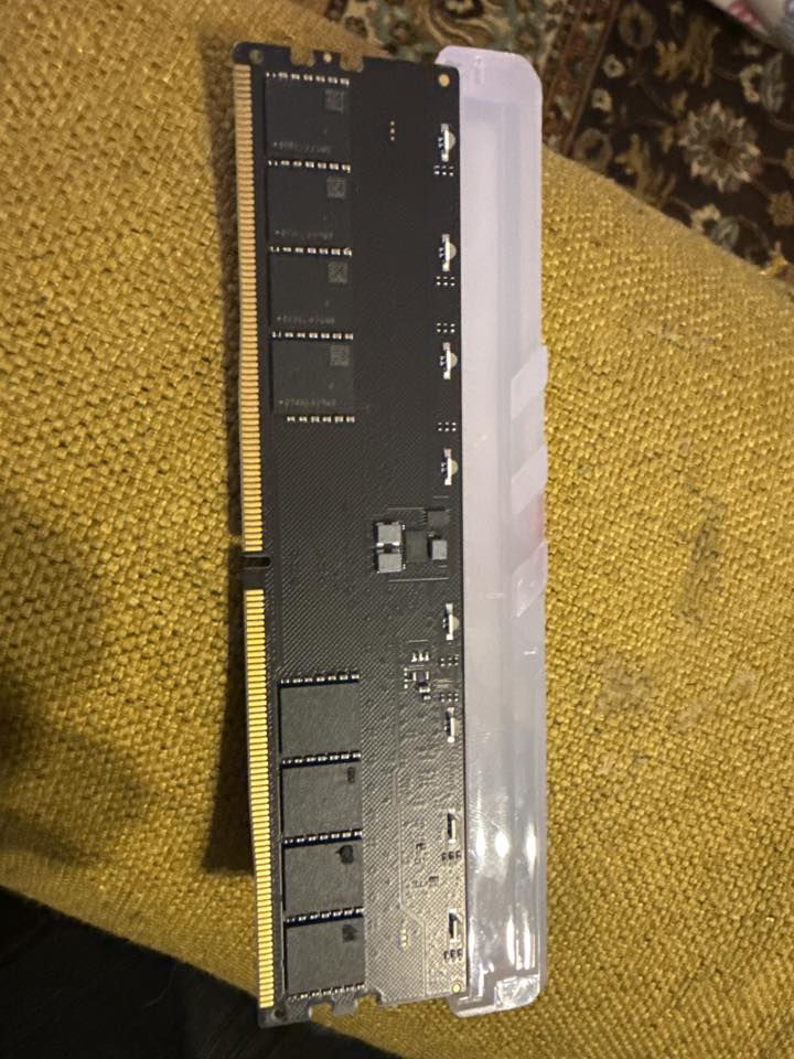 � فرصة لعشاق الألعاب والأداء العالي 🔥
رام Gaming احترافي RGB
نوع Viper
الحجم: 16GB
التردد: 3200MHz
النوع: DDR4

✨ إضاءة RGB شكل خرافي داخل الكيس
✨ أداء سريع جداً للألعاب والتصميم
✨ شغال 100% بدون أي مشاكل

السعر: 90,000 دينار (قابل للتفاوض)

📩 للحجز والاستفسار


**إذا كنت صاحب هذا الإعلان وتريد حذفه لأي سبب، رجاءا أرسل رسالة إلى الدعم الفني**