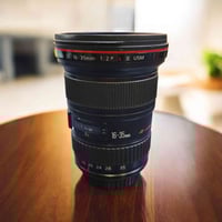 عدسة كانون اصدار الثاني  EF 16-35mm f/2.8L  للبيع للاستفسار الاتصال وت...