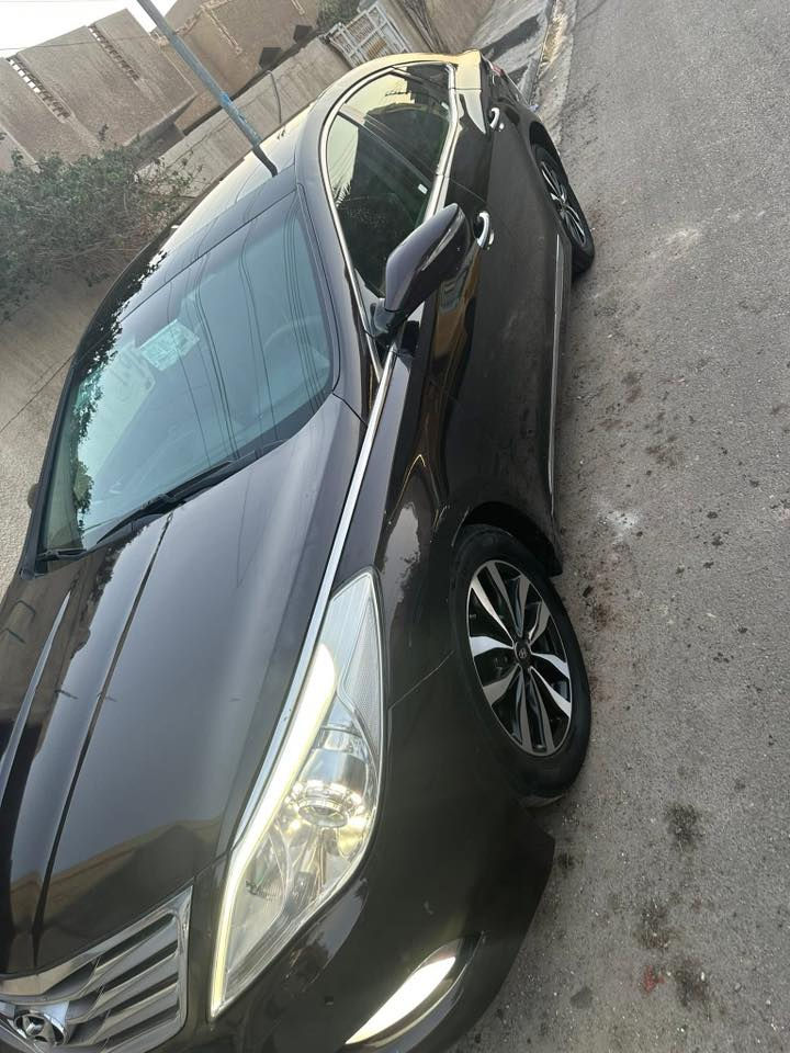 السلام عليكم 
للبيع اومراوس حسب القناعة 

ازيرا 2012 خليجي فول 
كير مكينة صدر بشرط 
تبريد قطعتين ثلج 
مري شفط 
بانورما 
بردة خلفية 
لايت عالي ناصي بلوجكتر ابيض زنون 
شاشة كبيره 
ملاحظات بسيطة بالكشر 
عارضها 109 $ 
سيارة ماتصرف عليها ربع 
امانة الله ورسولة 
للتواصل 
***********
مكاني بغداد الغزالية
