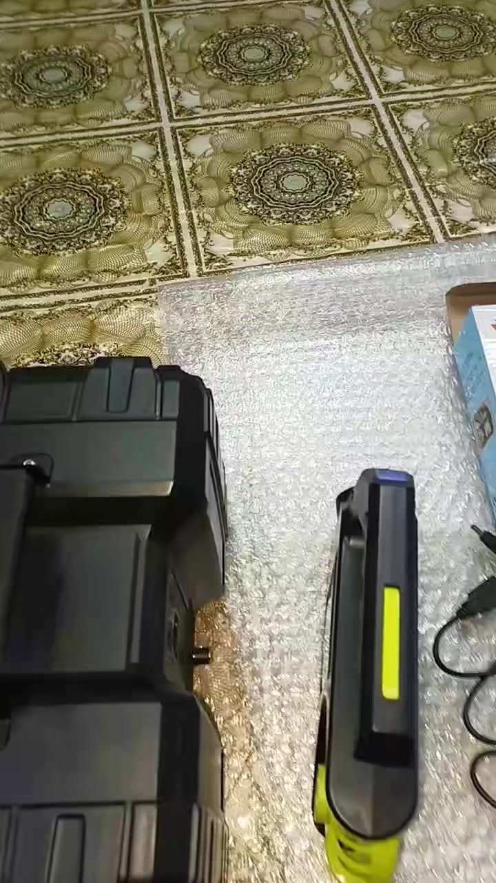 لايت عدد 2 بهذا الشكل 
الاسعار بالفديو


**إذا كنت صاحب هذا الإعلان وتريد حذفه لأي سبب، رجاءا أرسل رسالة إلى الدعم الفني**