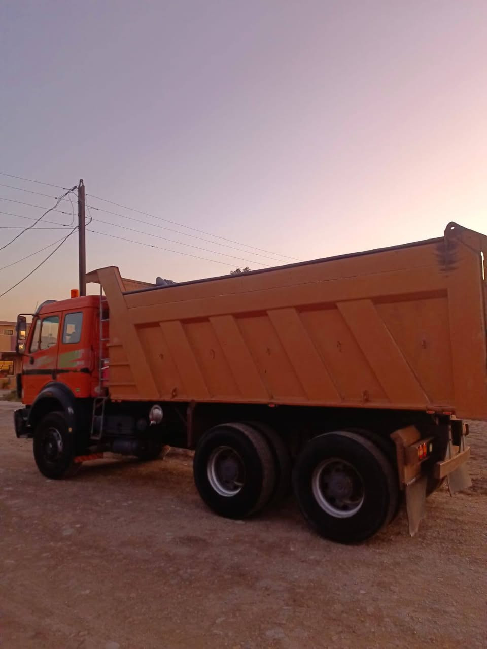 موديل 1992. بسمي رقمهاا كركوك
مكينه 8محسن 130  لاتنقيص ولاتبخير
كير 155 فافون 
مجموعه نص جي اف بوربرن جبير
الهاتف ***********
***********
مكان السياره بغداد
