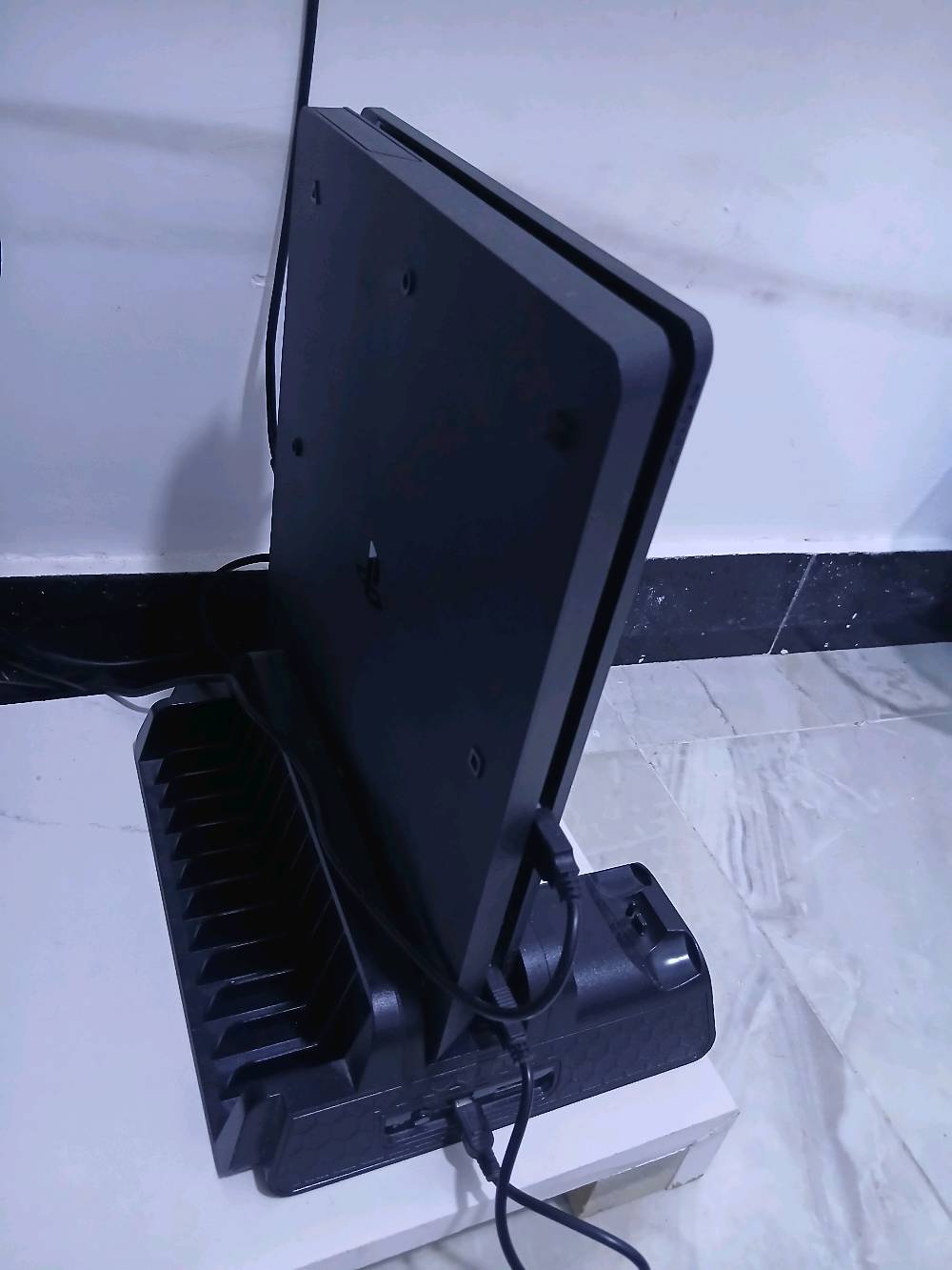 بلي 4 مستعمل نص تيرا نضيف كلش وياه ستاند تبريد وشحن وخانة اقراص وجويستكين تجاريات