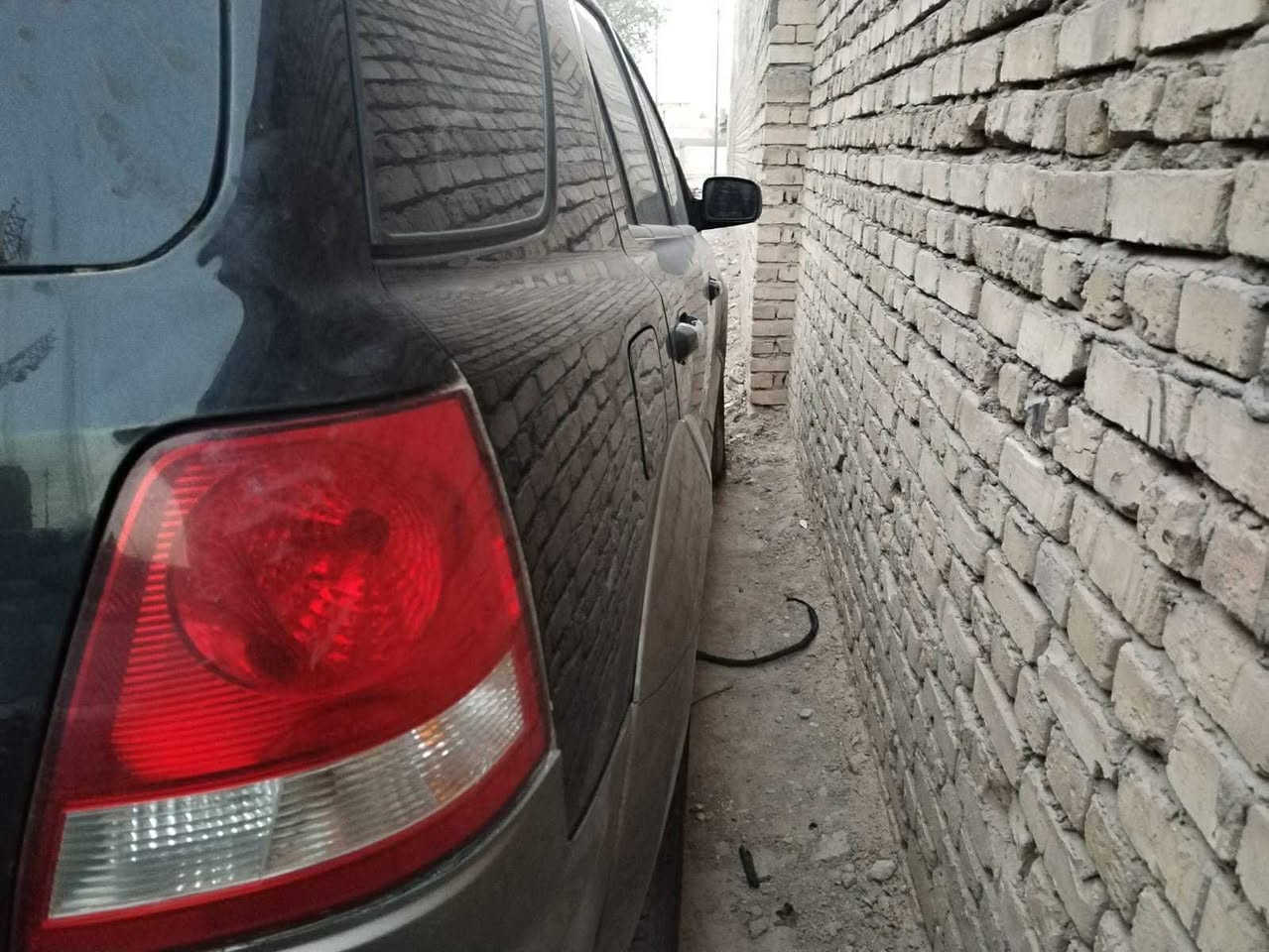 السلام عليكم ورحمة الله اخوان سيارة للبيع نوع السيارة كية سونرتو رقم بصرة موديل 2005وارد خليجي مكينة وكير جديد حدادية تسعين بلمية السيارة بيه عطل كل الاتي طفت مفاجئ ادير ماتشتغل ابيع على وضعها السعر 80ورقه بيه مجال سيارة باسمي تحويل مباشر المكان ناصرية حي الشموخ للبيع فقط رقم الهاتف ***********
