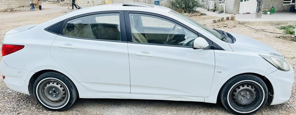 السلام عليكم اكسنت خليجي موديل ٢٠١٢ رقم بغداد دوش قطرتين فتحة بالسقف السعر ٩٣ وبيها مجال اتصال***********  بي واتساب
