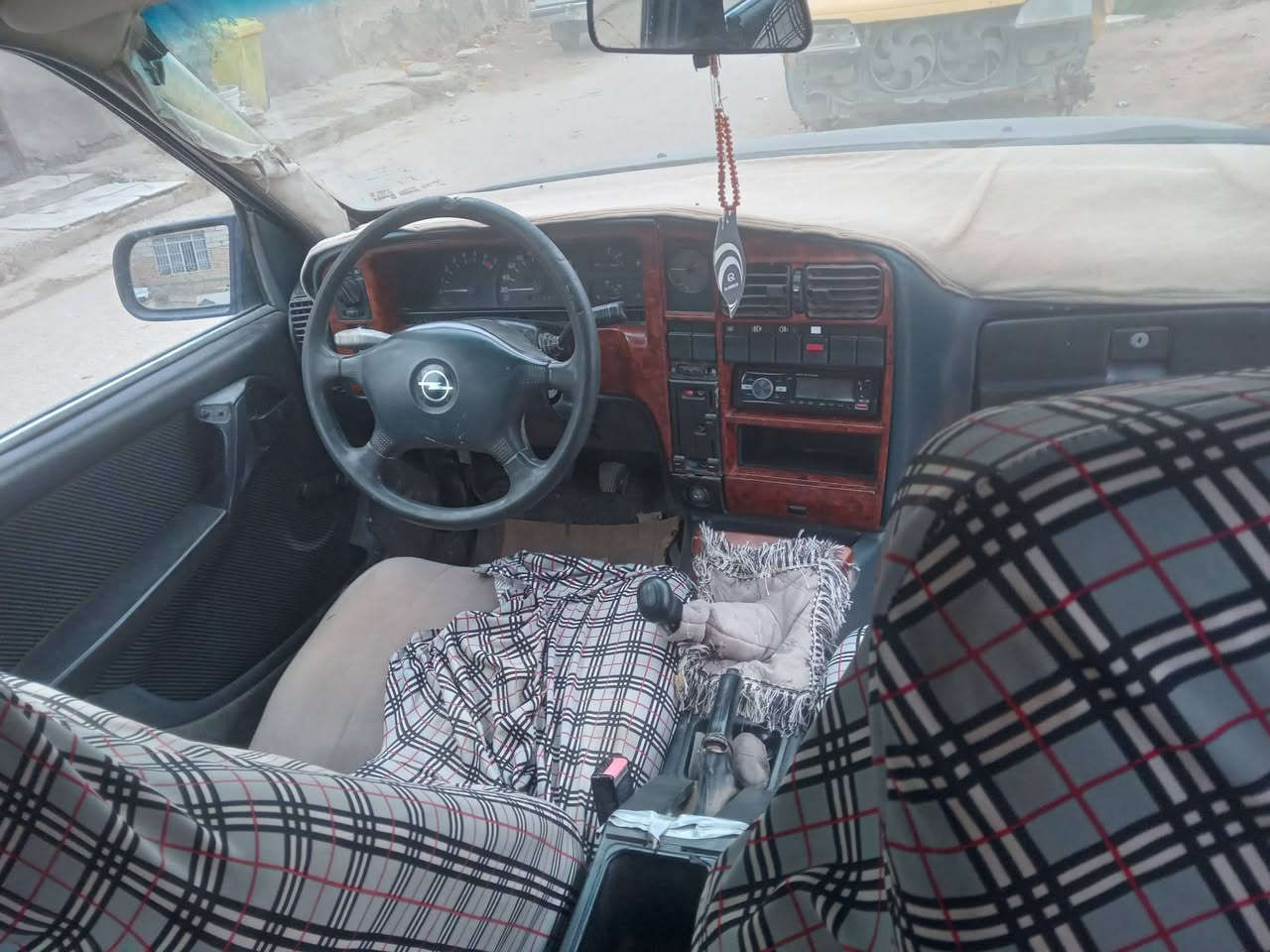 سلام عليكم اوبل اوميكا ستيشن موديل ٩١ سياره نضيفه وجاهزه بدون خياس بيها نواقص بصيطه محرك بلاد  
السعر ٢٥ وبيها مجال الشراي مكان السياره محافظه الديوانيه قضاء الشاميه  *********** ما متواجد عل فيس الشراي يتصل
