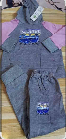 ملابس اطفال شتائي بات بات 
سعر التراك 5الف 
توصيل بغداد ومحافظات 5
الحجز مراسلة الصفحه 
او على رقم واتساب ***********
