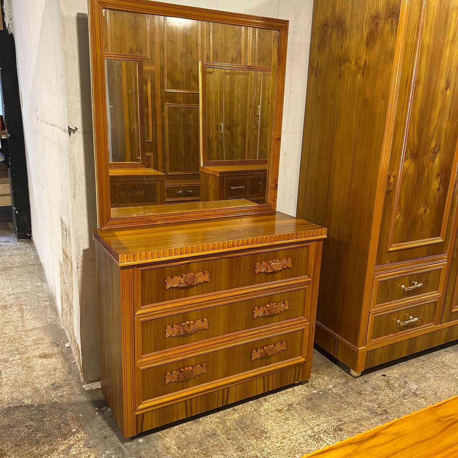 ميز تواليت للبيع جديد✨✨🛎🛎
صاج زان 🪞5 ملم فصال كلاسك عرض متر شغل توصي ثقيل منهوض عن الكاع 
للاستفسار الاتصال على الارقام 
اسيا 📞(***********)
كورك📞  (***********)
عنواننا 💥💥📣
محل ابو حسون الحدباء قرب مرطبات البحرين موصل, نينوى
