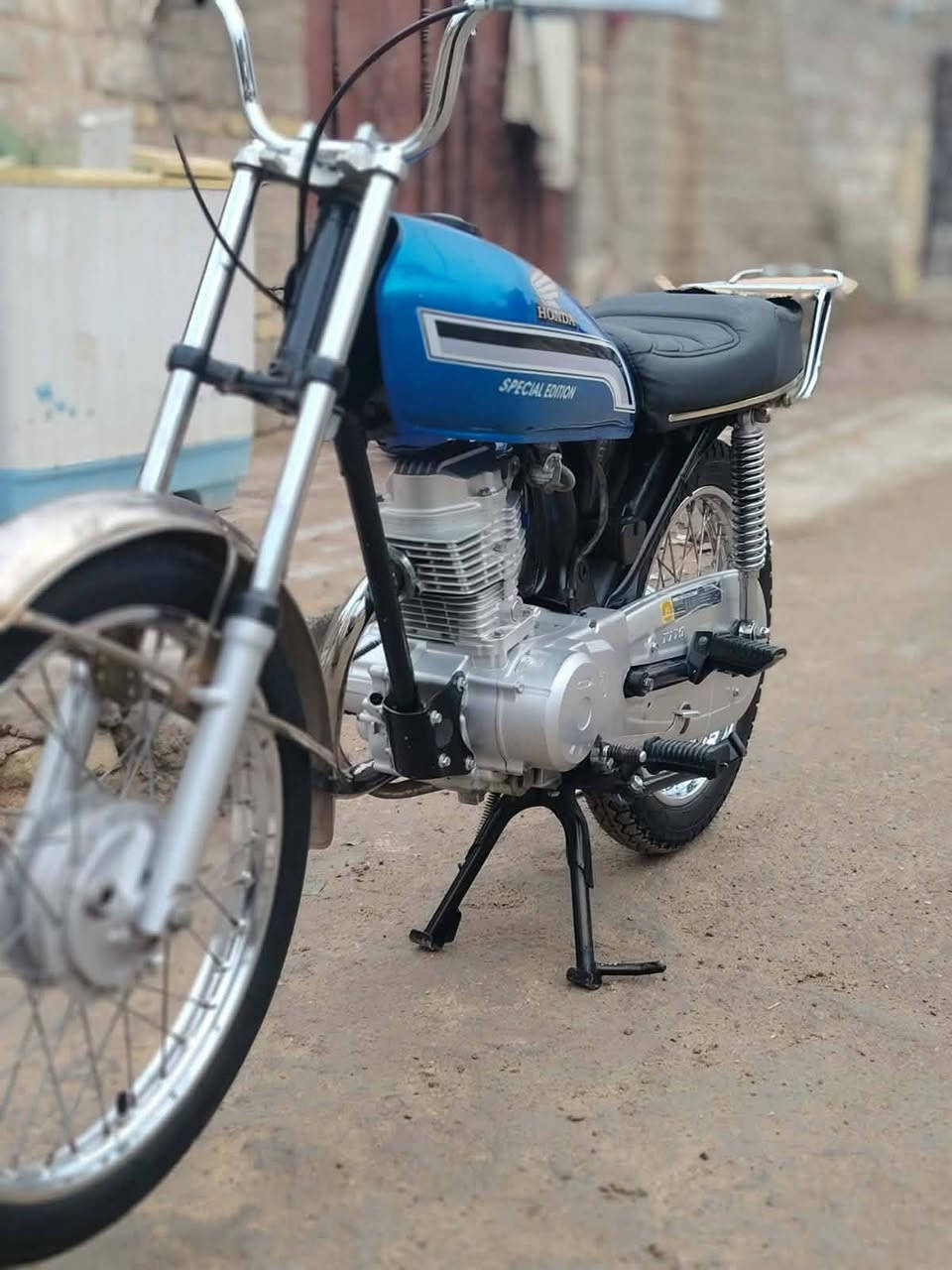 سلام عليكم شباب دراجة للبيع دراجة حلوه ونضيفه مكاني عماره ب700وبيه مجال خاص مفتوح رقم ***********وشراي بخدمته
