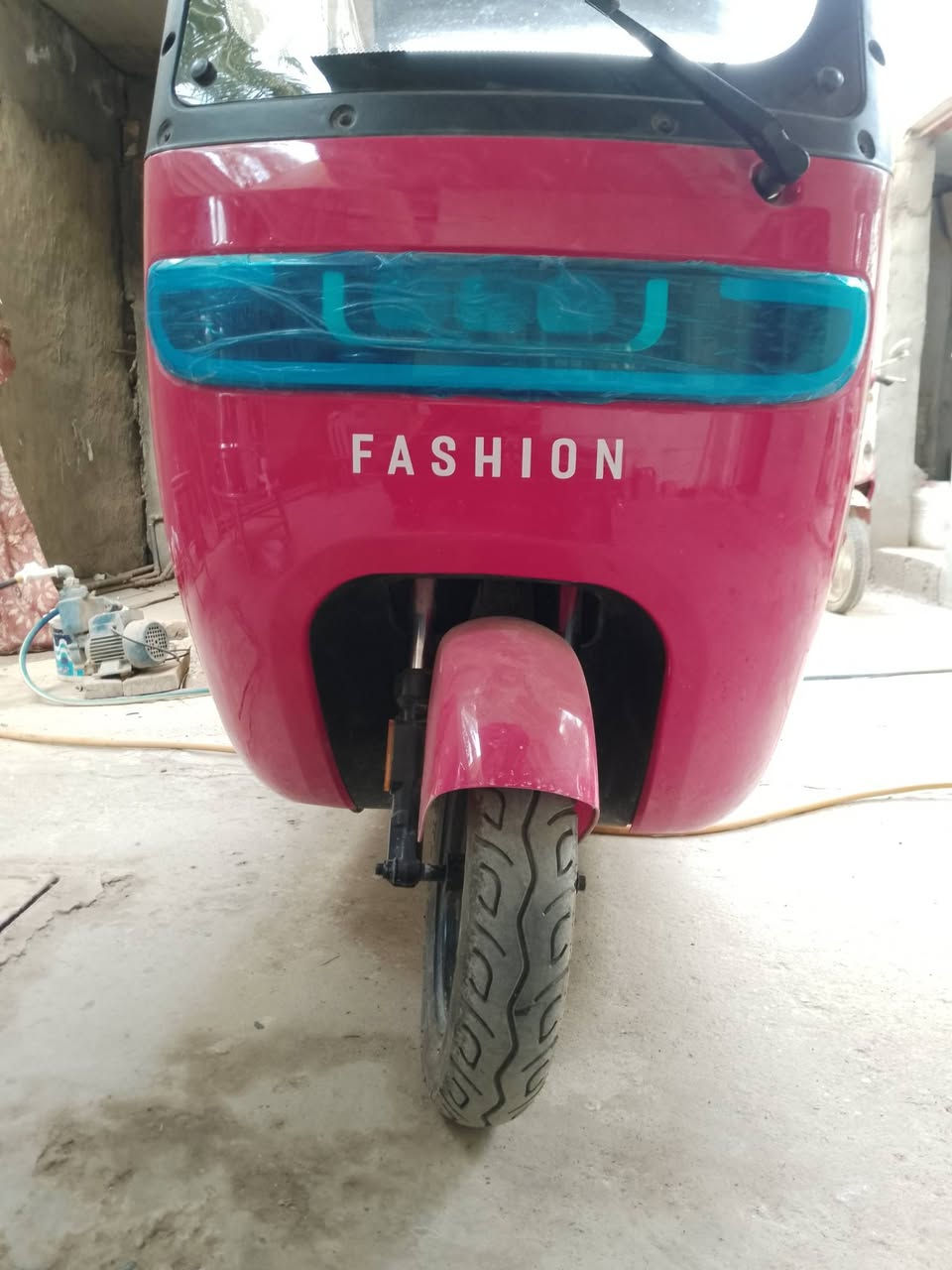 السلام عليكم ورحمة الله وبركاته تكتك شحن للبيع اخت الجديدة بطاريات نص عمرالسعرمليون و100الف بيهة مجال المكان ديالى قرية الحويش رقم للتواصل *********** وتساب موجود
