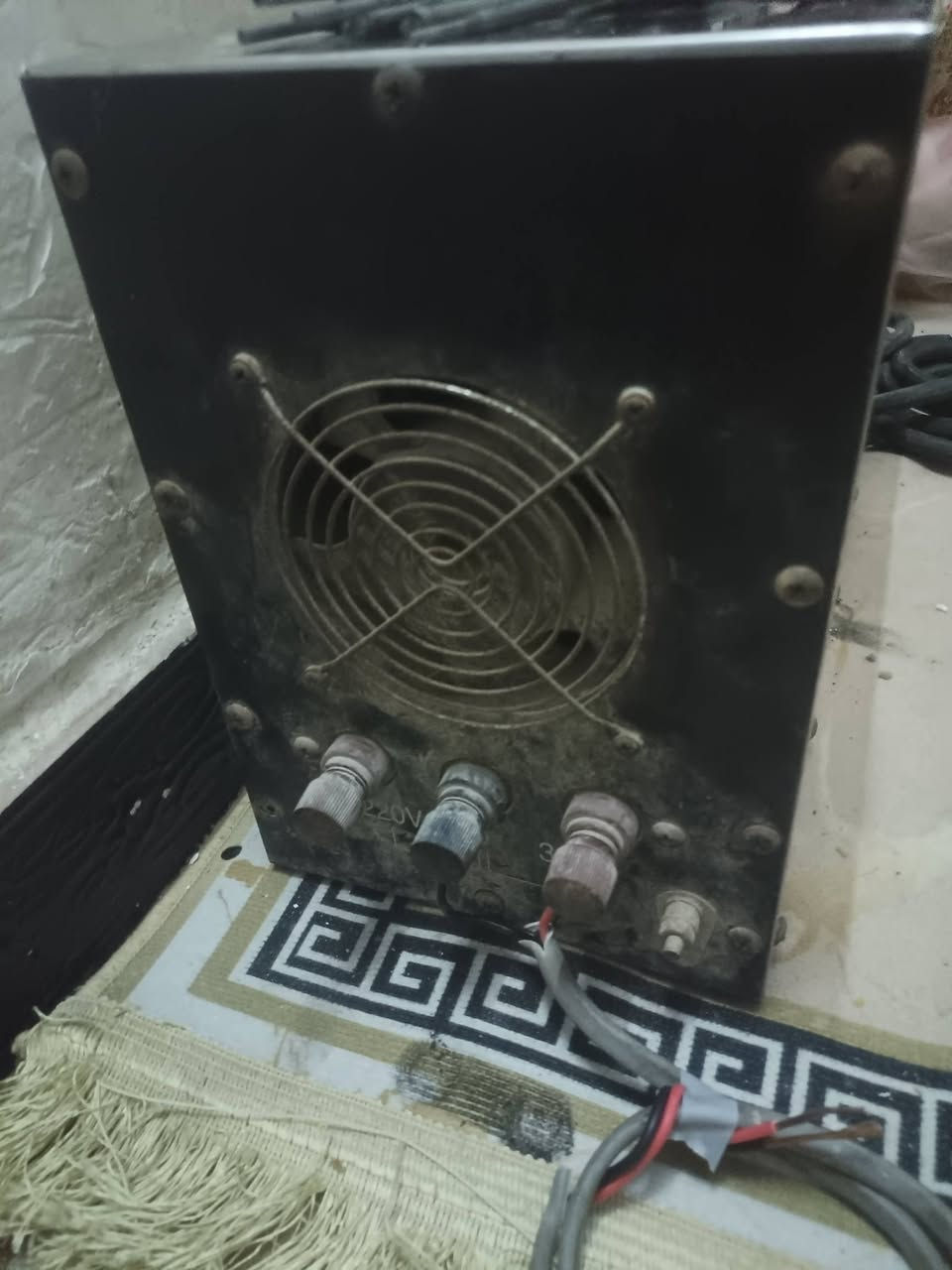 مكينة لحيم حجم جبير شرط الشغل كدامك التفاصيل مالتة ثكيلة كلش  ملحقاتة وياها نضارات ووايرات لحيم
سعرة 100 الف المكان الزبير 
***********
