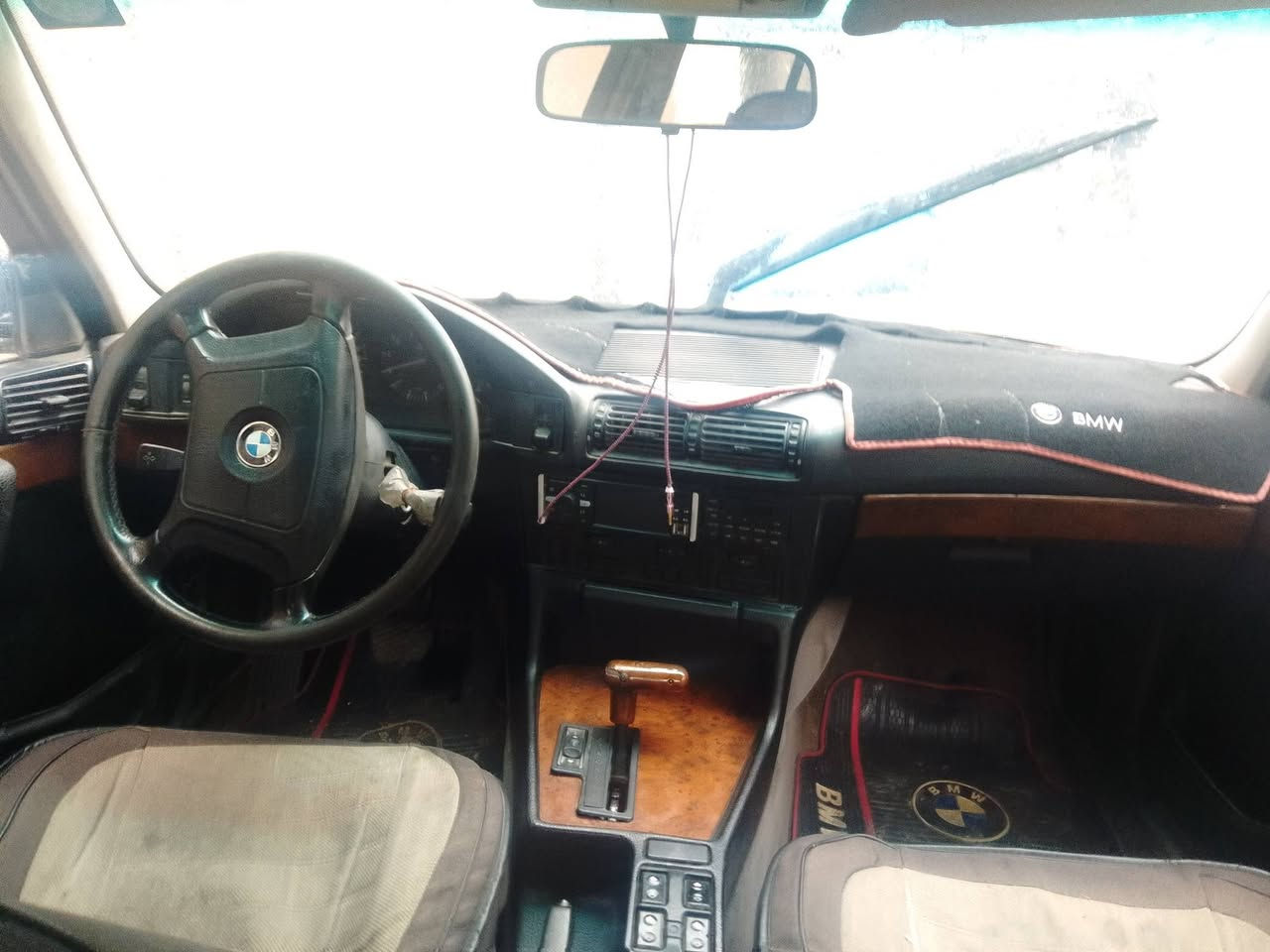 بي ام للبيع 535بيها مكينه مسكر ثنين ونص تبريد شغال موديل 90بسمي رقم جديد هزه جديده فتحه شغاله رايدها 47بيها مجال مكان سيارة بغداد شرطه رابعه ***********
